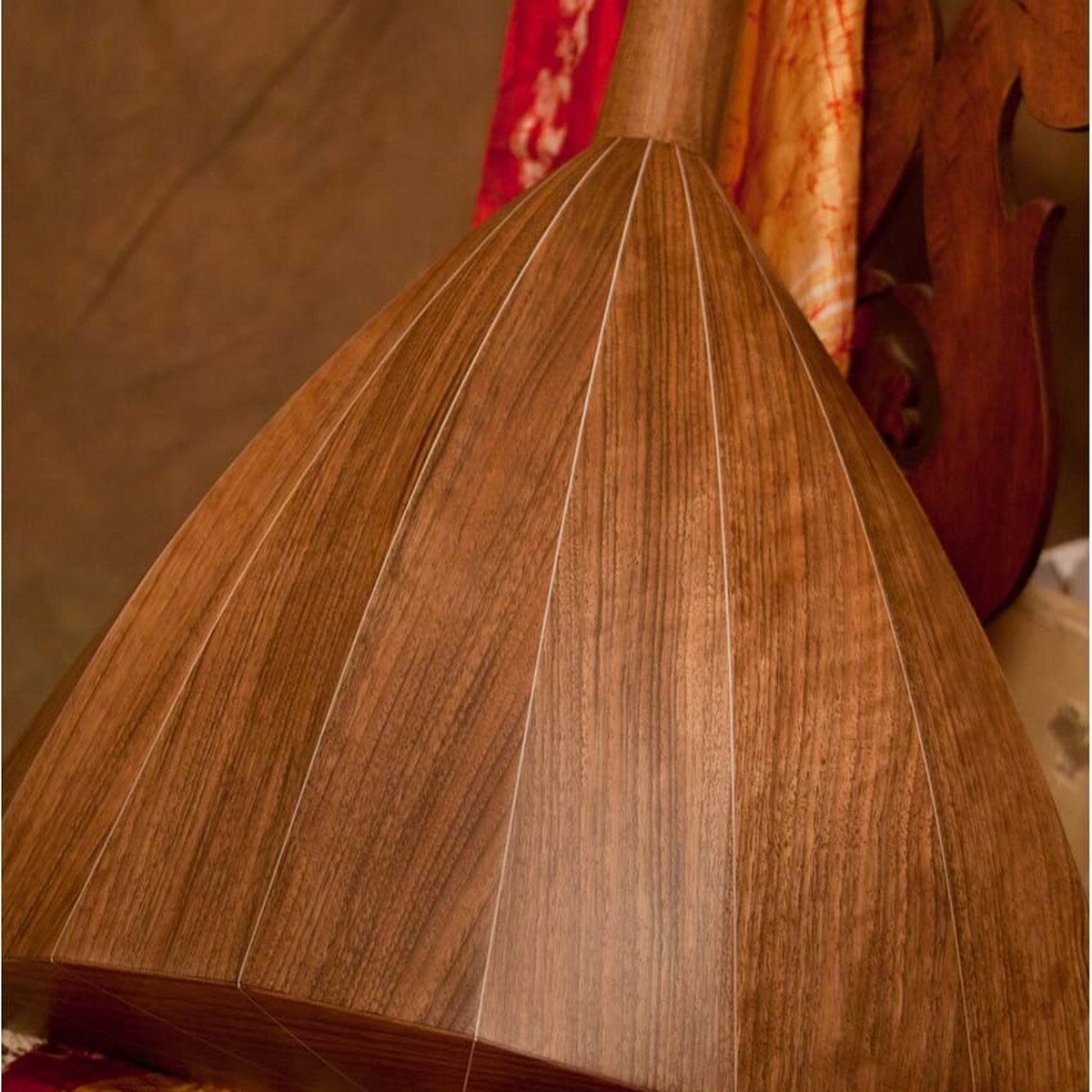 Roosebeck Deluxe Prima Balalaika, alternating walnut stave back