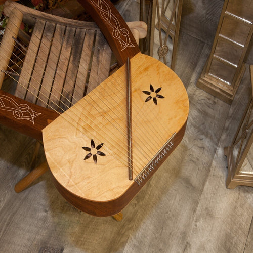 Roosebeck Lyre Harp 16-String, soundboard with carved stars and metal strings
