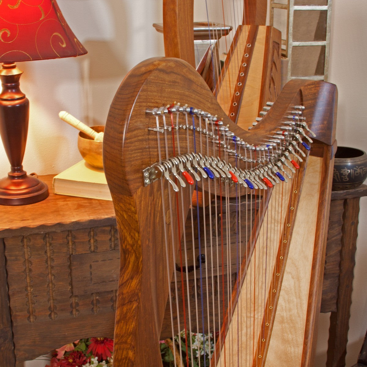 Roosebeck Minstrel Celtic Harp 29-String 5-Panel, neck with Chelby sharping levers and color-coded strings