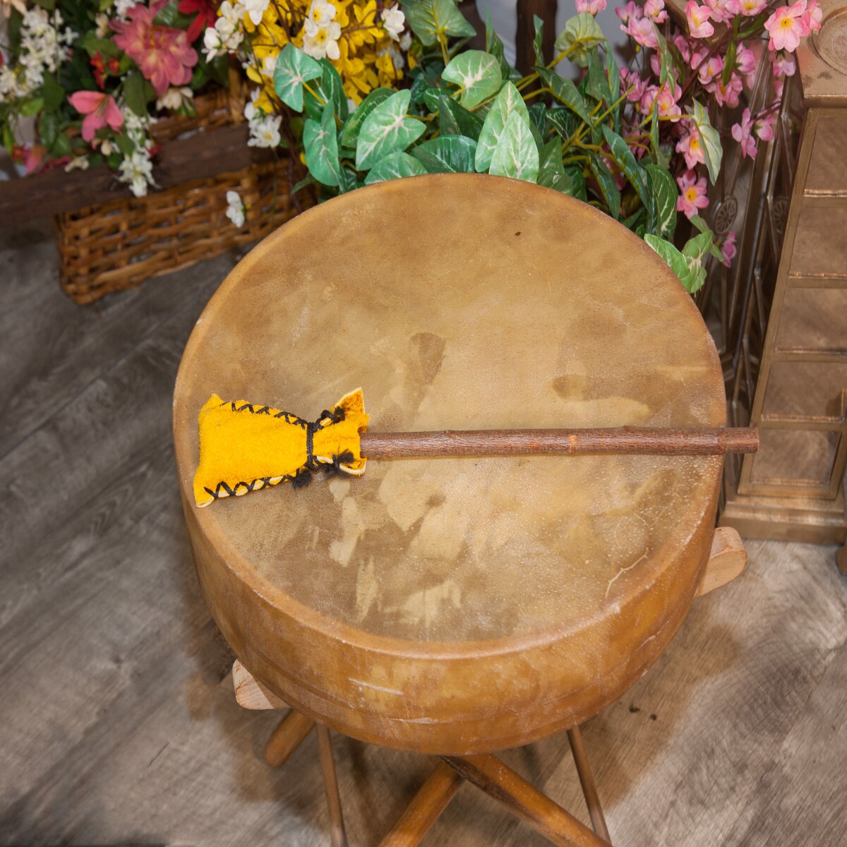 Calfskin head of the Roosebeck 14 inch antler handle frame drum with its beater
