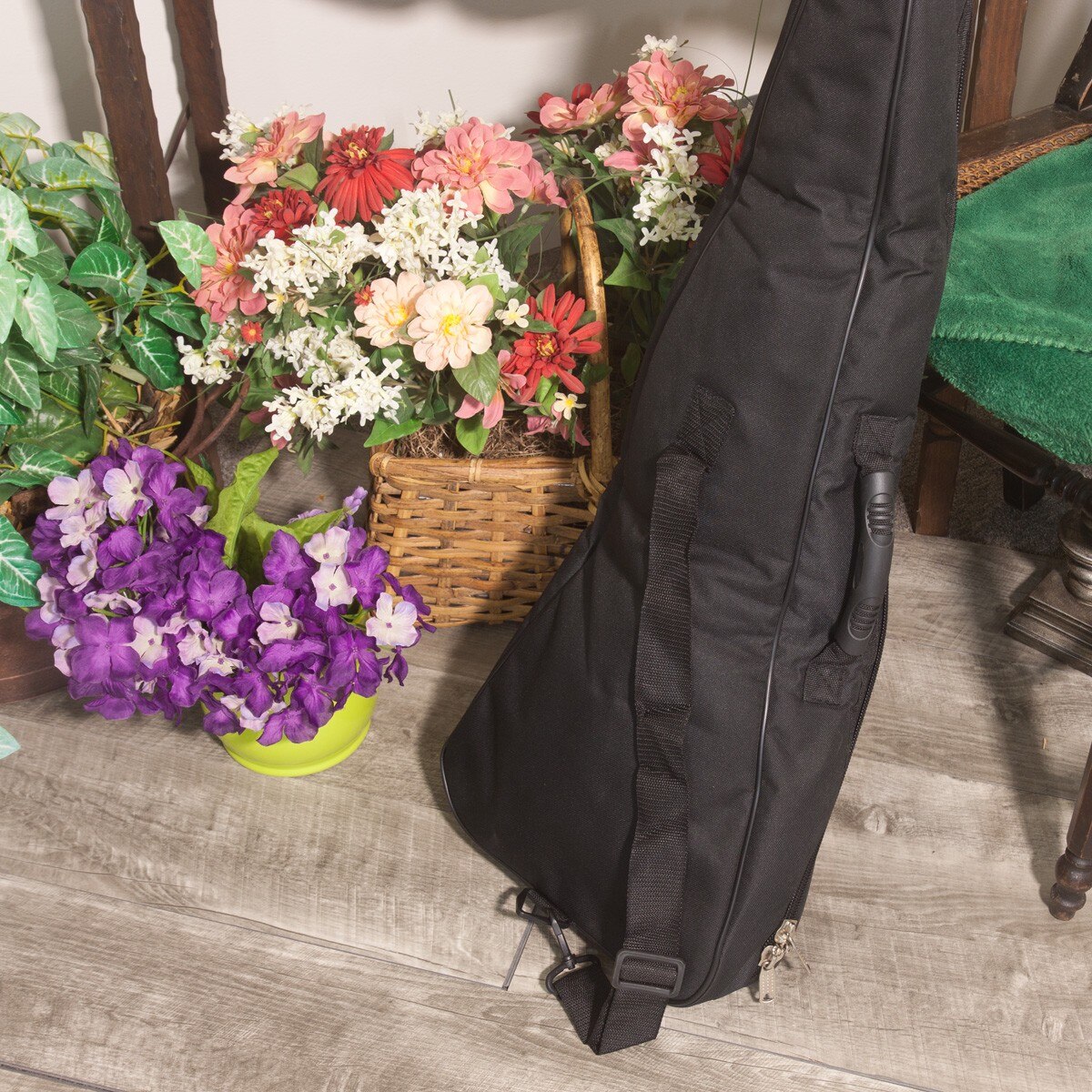 Carry strap on the Roosebeck baritone psaltery gig bag