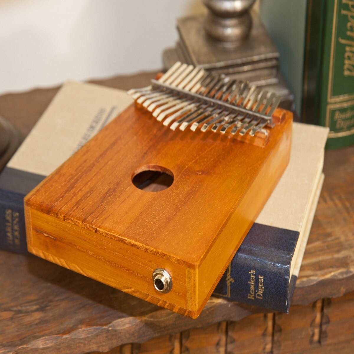 Output jack of the Roosebeck kalimba pickup