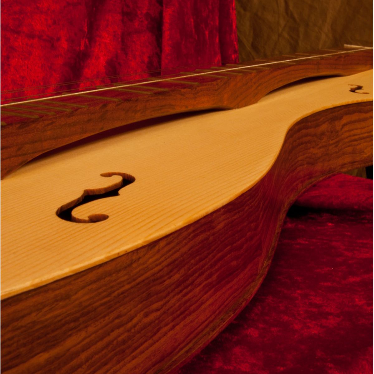 Roosebeck Emma Mountain Dulcimer — 4-String Sheesham arch view
