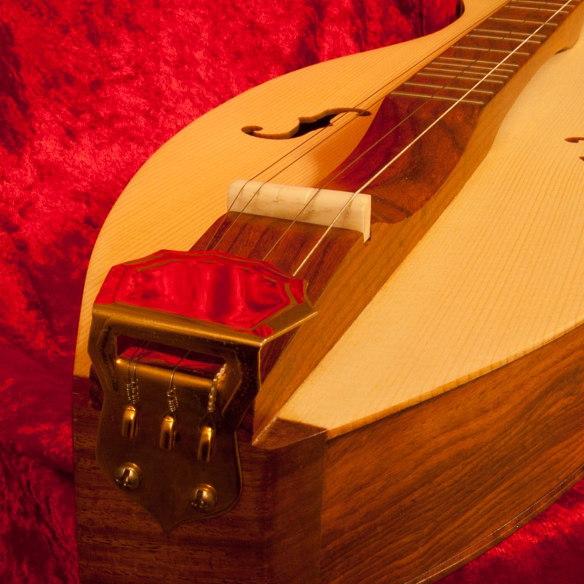 Roosebeck Emma Mountain Dulcimer — 4-String Sheesham front end view