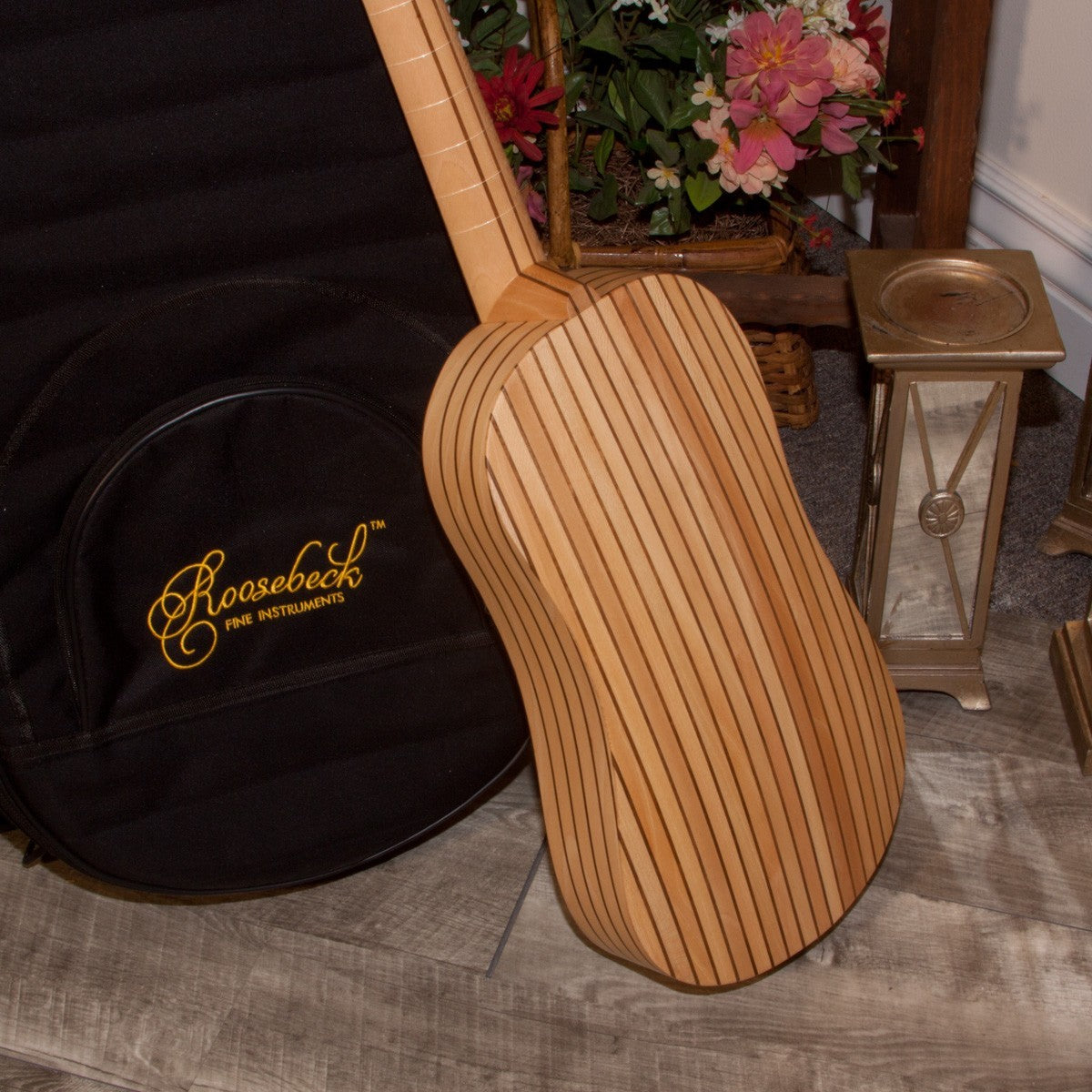 Roosebeck Baroque Guitar 5-Course, striped back with the padded gig bag