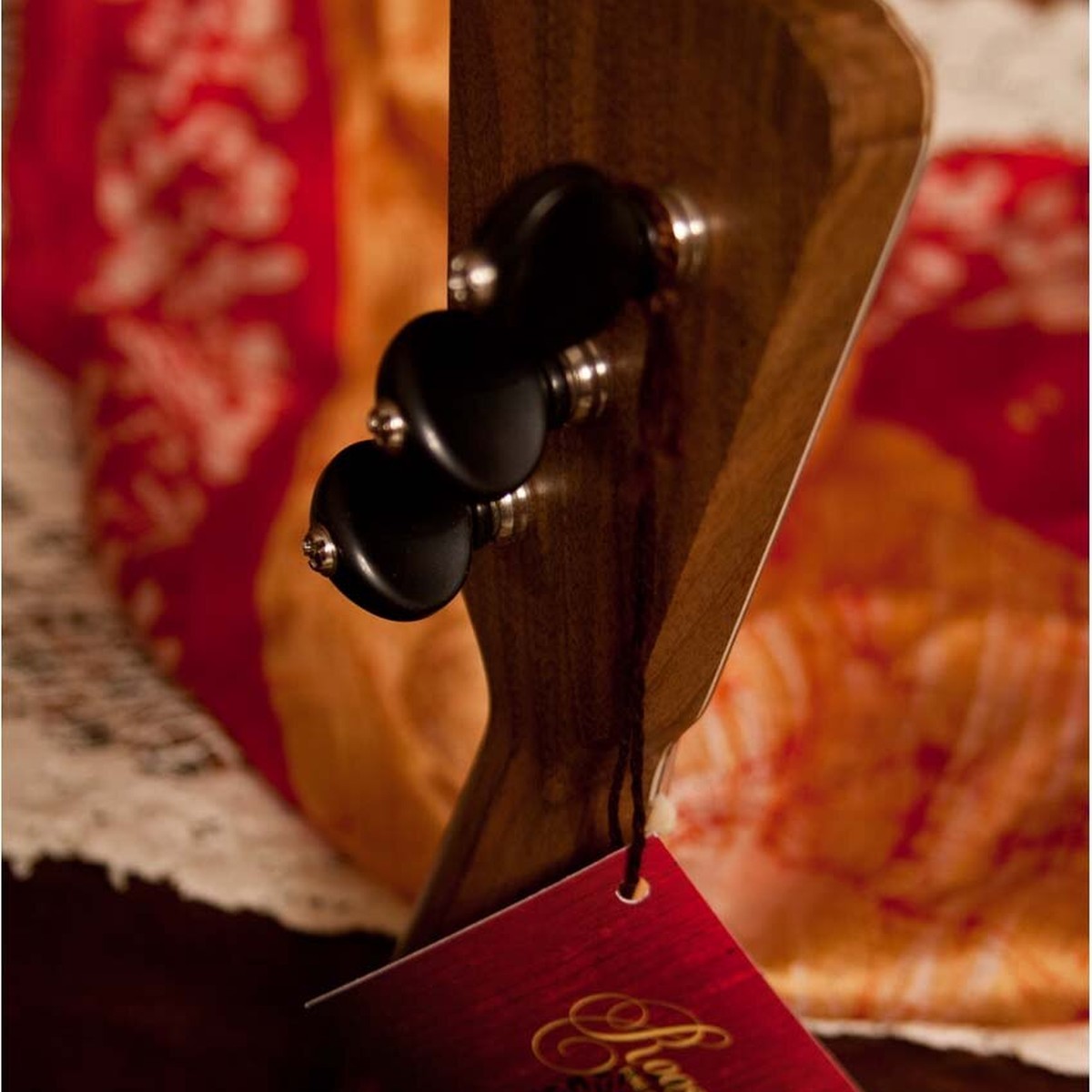 Roosebeck Deluxe Prima Balalaika, tuners on the headstock