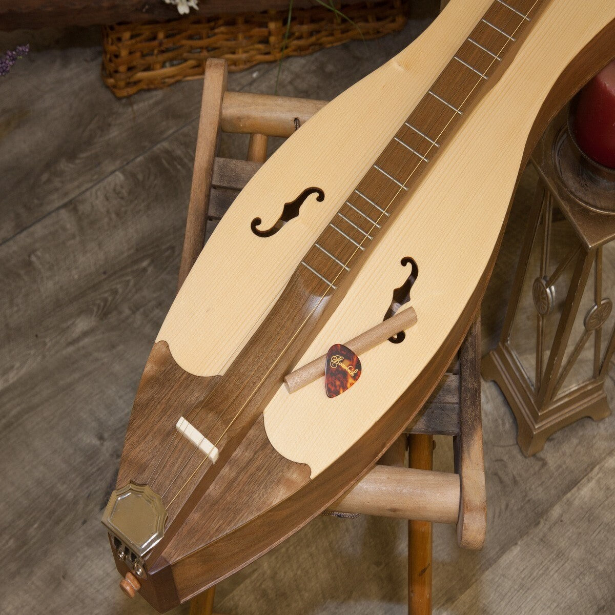 Roosebeck Grace Mountain Dulcimer 4-String Walnut, f-holes and fretboard