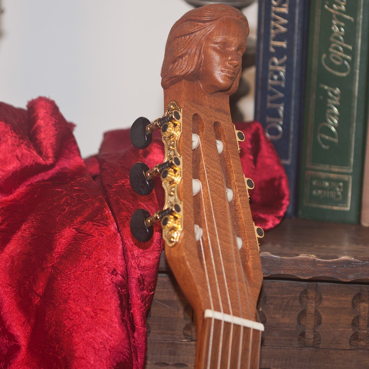Roosebeck Lute-Guitar 6-String, geared tuners below the carved head
