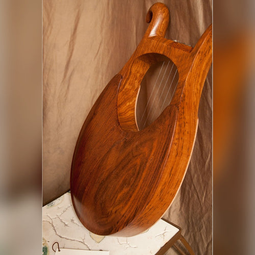 Roosebeck Lyre Harp 8-String, solid rosewood back